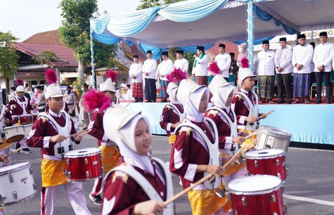 Pawai dan pertunjukan dalam peringatan hari santri tingkat provinsi Riau.