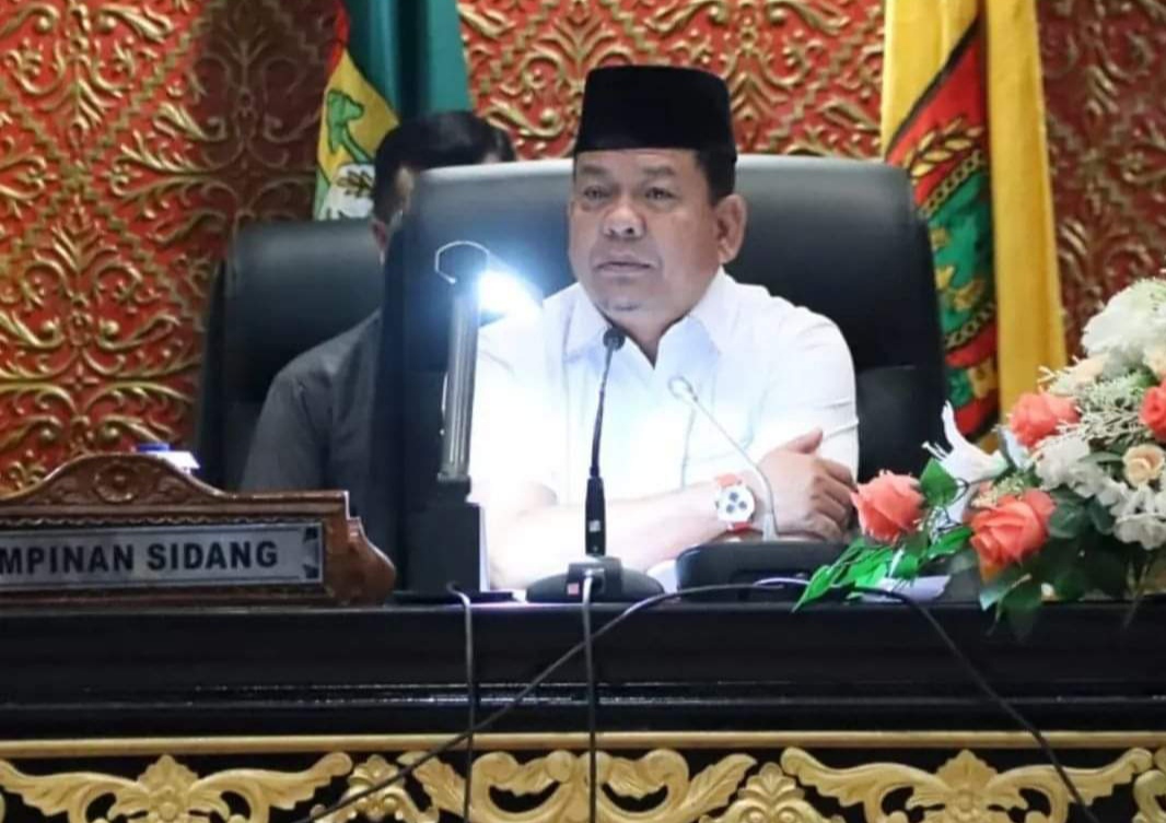 Wakil Ketua DPRD Riau, Syafaruddin Poti memimpin Rapat Paripurna membahas Ranperda Ketertiban Umum.