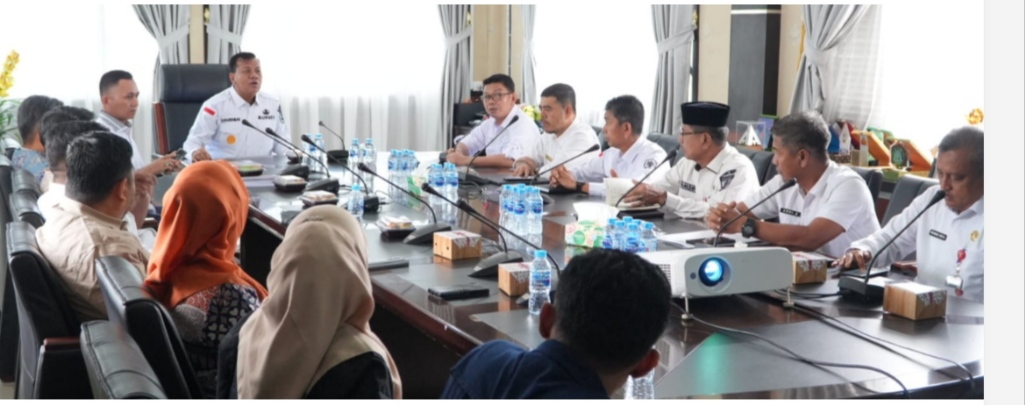 Pertemuan Bupati Suhardiman Amby dengan KPU dan Bawaslu Kuansing