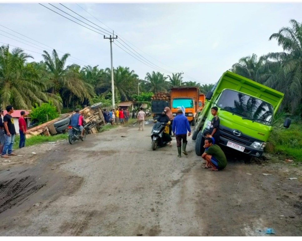 Jalan rusak di Indragiri Hulu